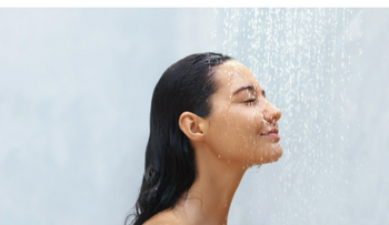 Bañarse demasiado puede dañar la piel en RD, dicen expertos