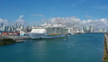 EEUU eleva alerta de viajes en cruceros y pide evitarlos, incluso a vacunados