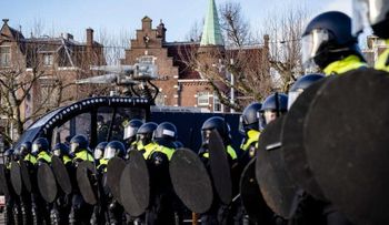 Más de 34 detenidos en las protestas contra las restricciones en Países Bajos