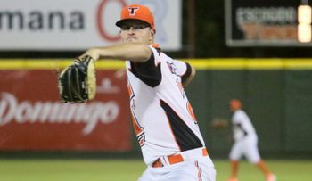 Toros ganan segundo de la temporada; blanquean 6-0 a los Leones