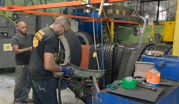 Importación de gomas usadas le corta el paso a las recauchadoras de RD