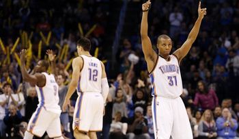Thunder, sin astros, vence a Nuggets 
