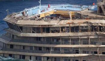 El Costa Concordia finalmente queda enderezado