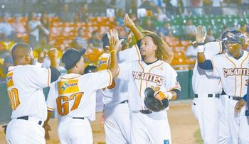 Los Gigantes propinan cuarto revés seguido  a los Leones