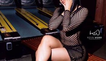 Cardi B sube la temperatura con foto frente al espejo sin sostén