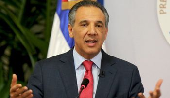 Peralta dice no habrá más impuestos hasta cobrar actuales 