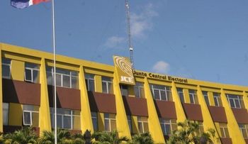 Pleno de la JCE conocerá esta tarde pedido partidos conteo se haga en los tres niveles 