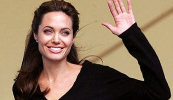 Angelina Jolie dice que tiene varicela 
