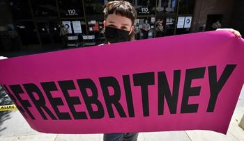 Abogados de Britney Spears presionan por terminar control de su padre
