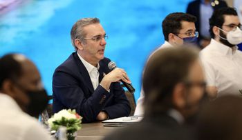 Presidente Abinader destina RD$1,500 millones para abastecimiento de medicamentos contra influenza, gripe y ómicron