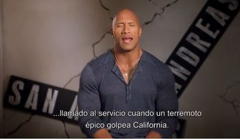La Roca envía emotivo saludo a los bomberos