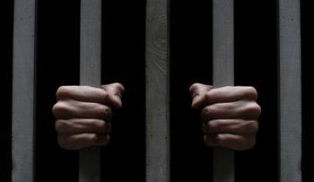 Condenan a 15 años hombre acusado de violar hermano menor