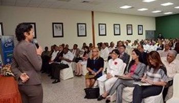 Industria y Comercio presenta programa de RD Formalízate 