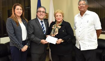 El voluntariado del Banco Central dona recursos a la Cruz Roja Dominicana