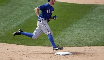 Rosales pega 2 jonrones en triunfo de Rangers 