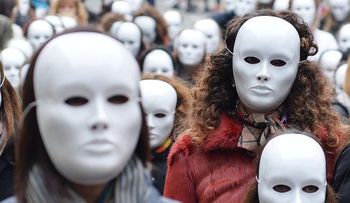Se cambia la baraja: Condenan mujer a cinco años de prisión por violencia de género