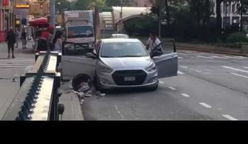 Un hispano y un afroamericano tienen violento enfrentamiento 