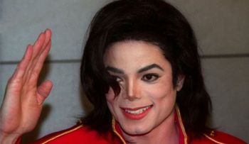 Una de las alegadas víctimas dice que se casó con Michael Jackson cuando tenía 10 años