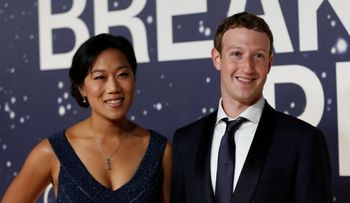 Dos exempleados demandan a Zuckerberg y a su esposa por acoso y discriminación