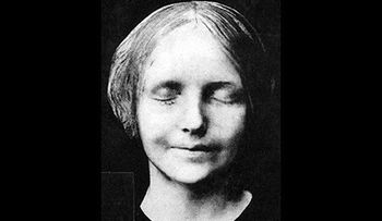 El encanto de la mujer más besada de la historia