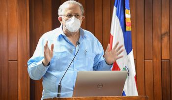 Para motivar la vacunación en niños contra la COVID-19, Salud Pública realiza panel con especialistas en pediatría