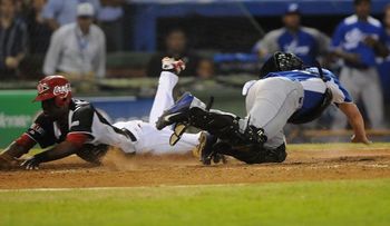 Miguel Olivo remolca dos vueltas en victoria de Escogido sobre Licey