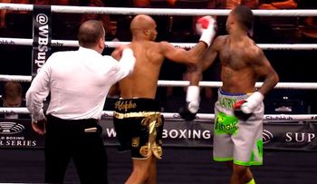 El golpe antideportivo que escandaliza al boxeo británico