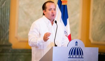 Gobierno promulga Ley 82-25 que fortalece el Plan Nacional de Titulación; elimina impedimento de libre disposición