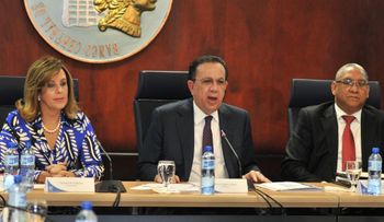Gobernador del BCRD, Valdez Albizu: El crédito privado aumentó en RD$10,400 millones en agosto