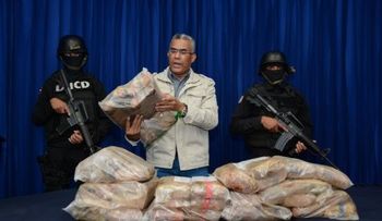 42 paquetes decomisado por la DNCD presumiblemente cocaína 