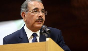 Danilo dice ha tenido que hacer â??magiaâ? para mantener estabilidad  economía; retira 38 generales y 259 coroneles