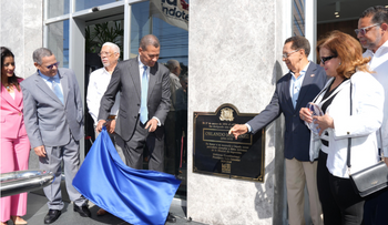 Indotel honra a Orlando Martínez con nombre de su edificio