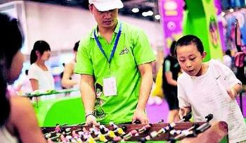 Ley china requiere visitar a los padres ancianos