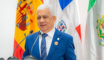 Presidente Senado, Ricardo de los Santos, llama a unidad nacional para enfrentar crisis por guerra Medio Oriente