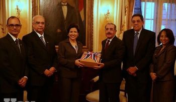 Danilo Medina ordena dejar sin efecto cobro 1% a placas, pero aumenta de RD$30 a a RD$100 pesos los peajes