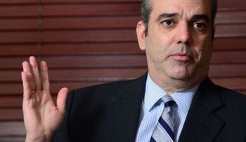 Luis Abinader critica nivel de endeudamiento del Gobierno 