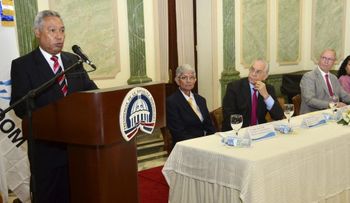 Ministro de Economía plantea modificar estrategias políticas en sistemas de población y desarrollo 