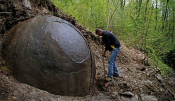 Una enigmática bola gigante desata la polémica entre científicos