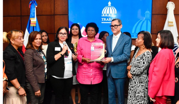 Reconocen al ministro de Trabajo por igualdad laboral