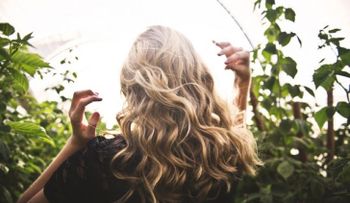 Mantén tu pelo sano e hidratado con estos tips