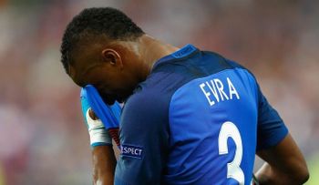 Patrice Evra revela que jugaba con un trozo de pollo en un botín y que de niño mendigaba en la calle