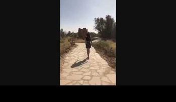 Piden arrestar saudita por pasear con vestimenta "inmoral" y publicarlo en la Red (VIDEO)