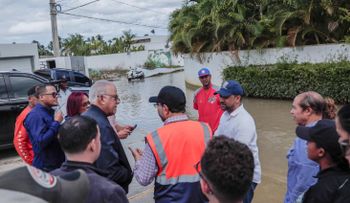 Ministro Andrés Bautista y director Indrhi contactan inundaciones en Las Terrenas y garantizan soluciones