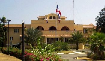 Mayoría cónsules y embajadores asignados por la Cancillería no ejercen la función