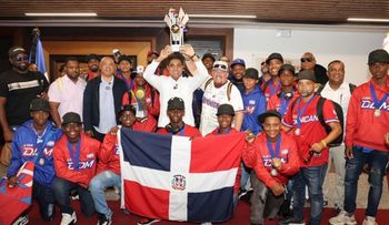 Ministro Deportes califica como "verdaderos héroes" a campeones Serie del Caribe Kids