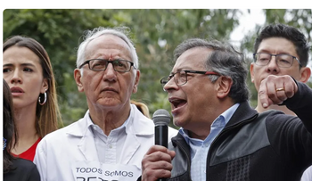 Críticas a Petro por culpar a familia de niño hemofílico en Colombia