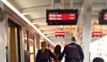 ''La diosa del tren'' abordó en la estación Granville de Chicago completamente desnuda