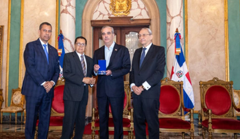 Abinader otorga condecoración póstuma a Orlando Martínez Howley