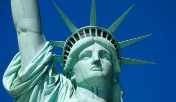 La Estatua de la Libertad puede ser deportada