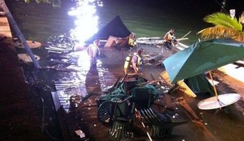 Terraza de bar se derrumba en Florida y decenas caen al agua